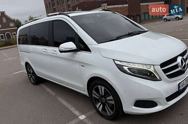 Минивэн Mercedes-Benz V-Class 2016 в 