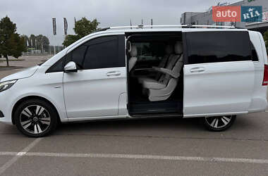 Минивэн Mercedes-Benz V-Class 2016 в 