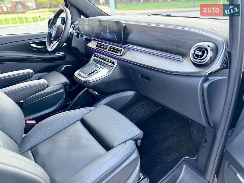 Минивэн Mercedes-Benz V-Class 2025 в Киеве