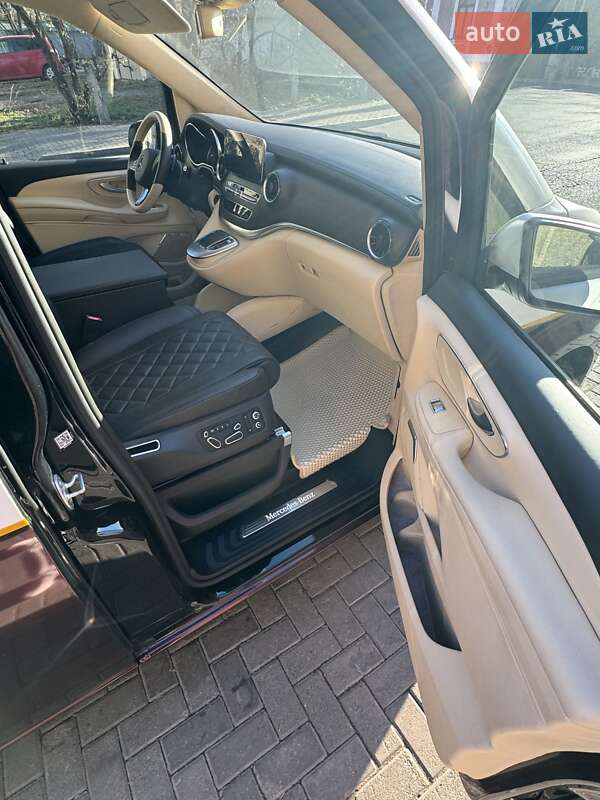Мінівен Mercedes-Benz V-Class 2023 в Чернівцях