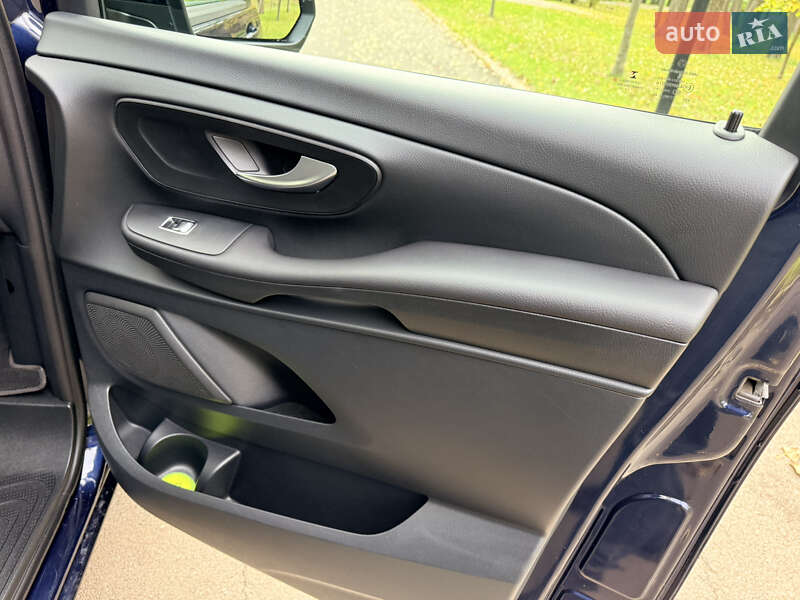 Минивэн Mercedes-Benz V-Class 2017 в Киеве