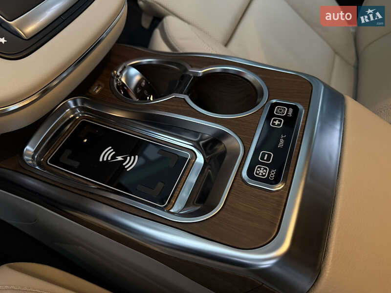 Минивэн Mercedes-Benz V-Class 2025 в Киеве