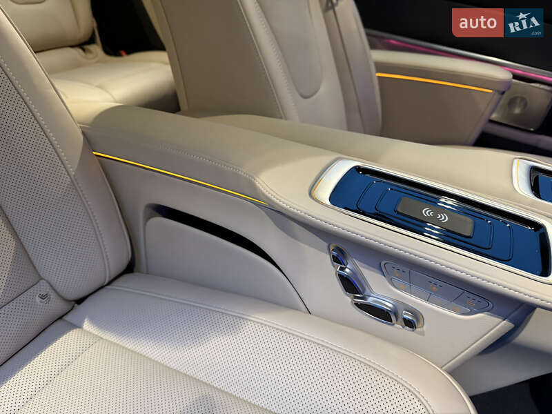 Минивэн Mercedes-Benz V-Class 2025 в Киеве