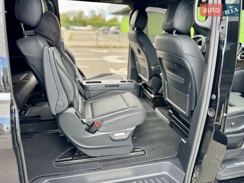Минивэн Mercedes-Benz V-Class 2023 в Киеве