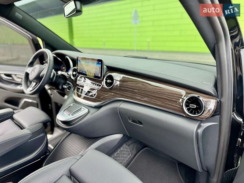Минивэн Mercedes-Benz V-Class 2023 в Киеве