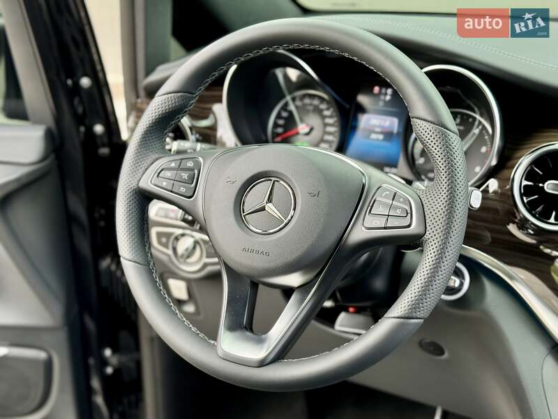 Минивэн Mercedes-Benz V-Class 2023 в Киеве