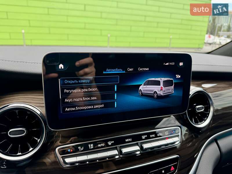 Минивэн Mercedes-Benz V-Class 2023 в Киеве