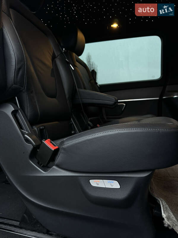 Минивэн Mercedes-Benz V-Class 2016 в Сторожинце