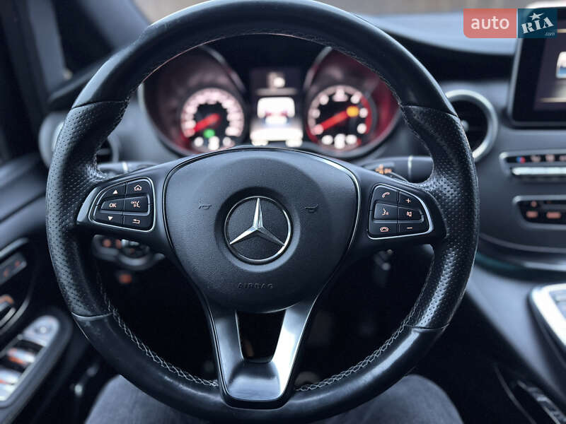 Минивэн Mercedes-Benz V-Class 2016 в Сторожинце