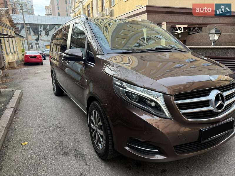 Минивэн Mercedes-Benz V-Class 2015 в Киеве