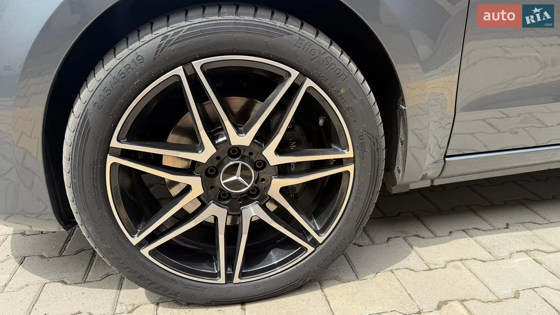 2018 Volkswagen Touareg - мініатюра 2