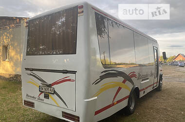 Туристический / Междугородний автобус Mercedes-Benz Vario 2001 в 