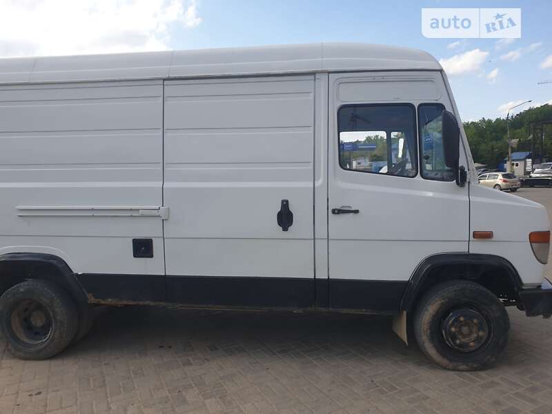 Вантажний фургон Mercedes-Benz Vario 1997 в Чернівцях