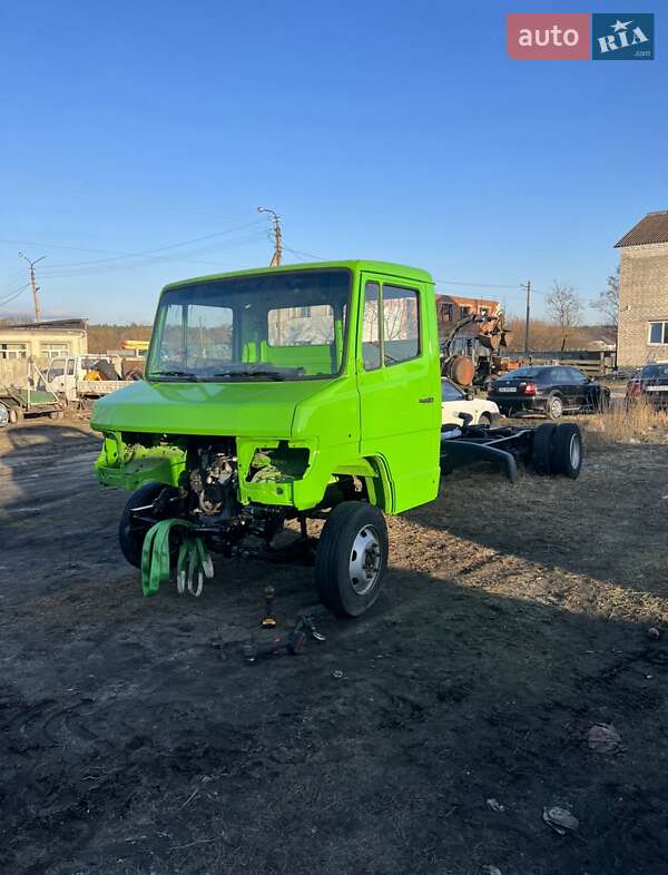 Евакуатор Mercedes-Benz Vario 1997 в Славуті