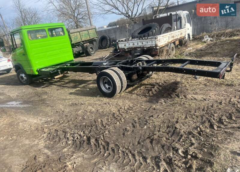 Евакуатор Mercedes-Benz Vario 1997 в Славуті