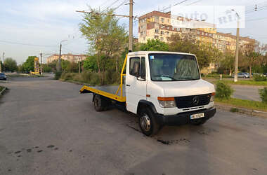 Евакуатор Mercedes-Benz Vario 2000 в Дніпрі