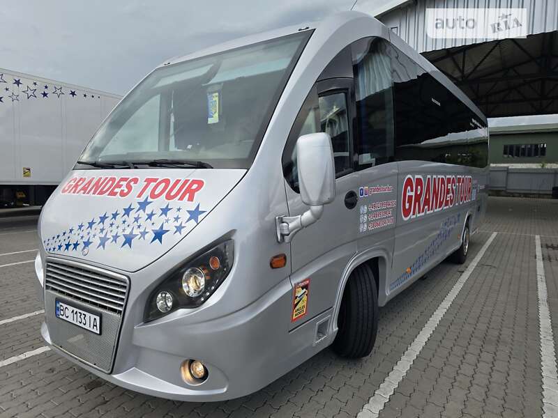 Туристичний / Міжміський автобус Mercedes-Benz Vario 2012 в Львові