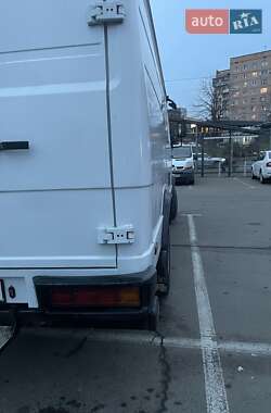 Вантажний фургон Mercedes-Benz Vario 2002 в Рівному