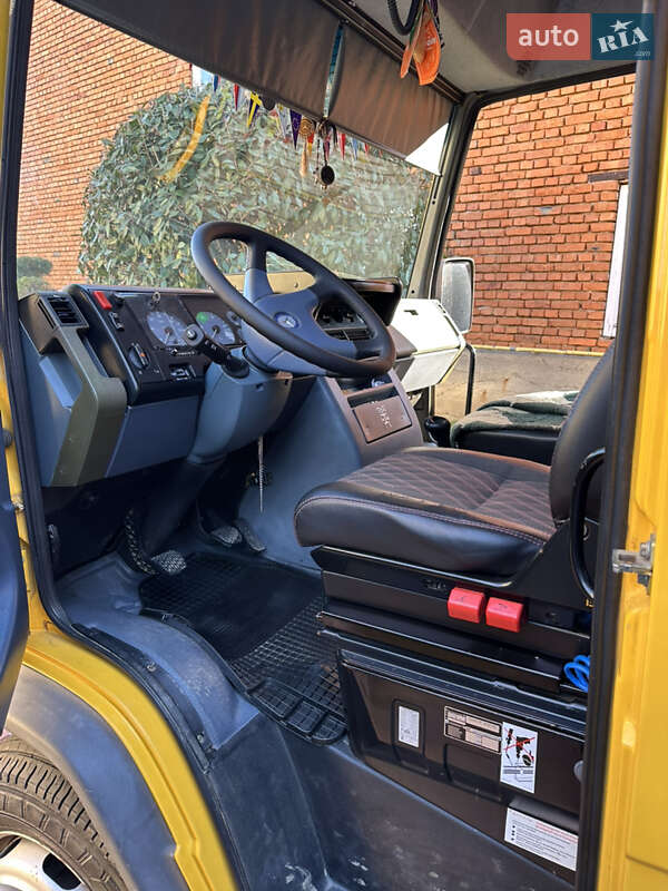 Вантажний фургон Mercedes-Benz Vario 1999 в Заріччі
