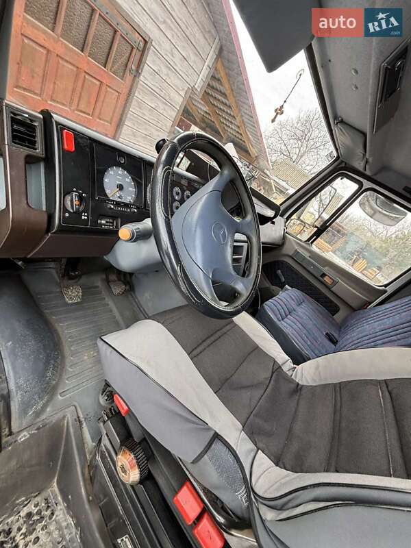 Грузовой фургон Mercedes-Benz Vario 2005 в 