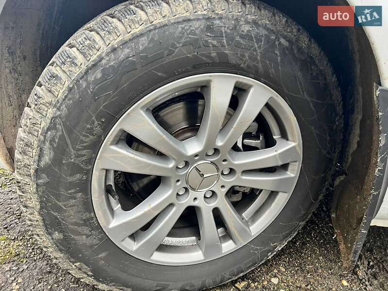 Минивэн Mercedes-Benz Viano 2011 в Кицмани фото 7 Минивэн Mercedes-Benz Viano 2011 в Кицмани