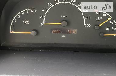 Вантажопасажирський фургон Mercedes-Benz Vito 2005 в 