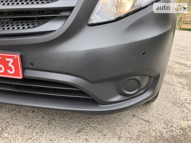 Вантажопасажирський фургон Mercedes-Benz Vito 2015 в Луцьку