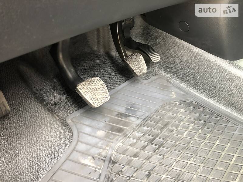 Вантажопасажирський фургон Mercedes-Benz Vito 2015 в Луцьку