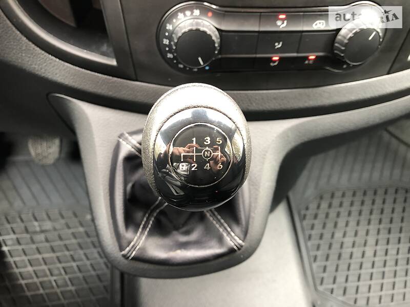 Вантажопасажирський фургон Mercedes-Benz Vito 2015 в Луцьку
