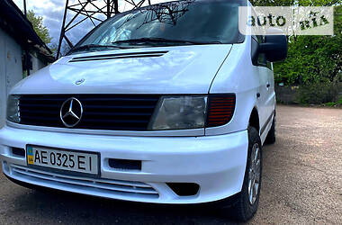 Вантажопасажирський фургон Mercedes-Benz Vito 2000 в 