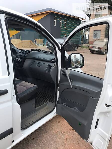 Вантажопасажирський фургон Mercedes-Benz Vito 2006 в Бердичеві