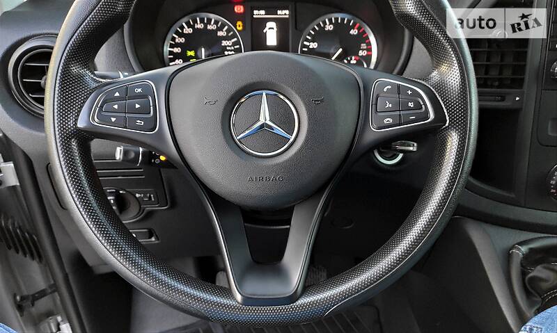 Вантажопасажирський фургон Mercedes-Benz Vito 2016 в Чернівцях