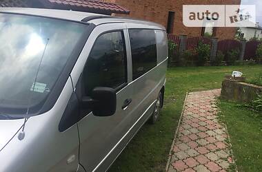 Вантажопасажирський фургон Mercedes-Benz Vito 2001 в 
