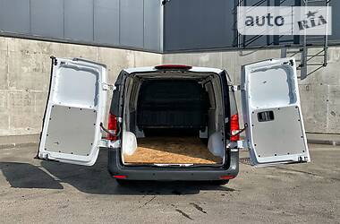 Вантажопасажирський фургон Mercedes-Benz Vito 2015 в 