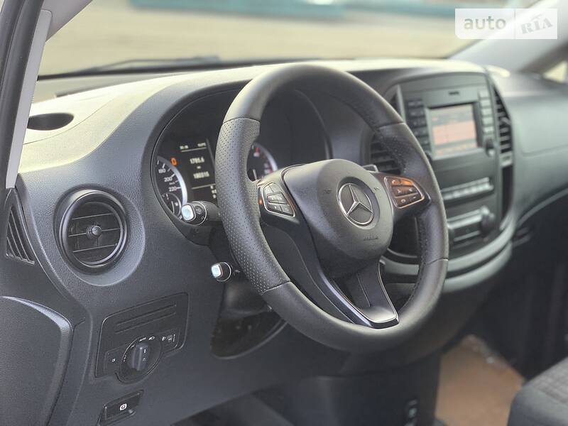 Вантажопасажирський фургон Mercedes-Benz Vito 2016 в Києві