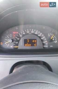 Грузопассажирский фургон Mercedes-Benz Vito 2005 в 
