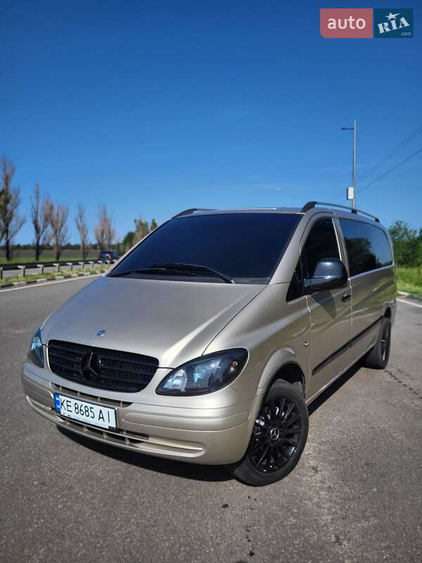 Вантажопасажирський фургон Mercedes-Benz Vito 2005 в 
