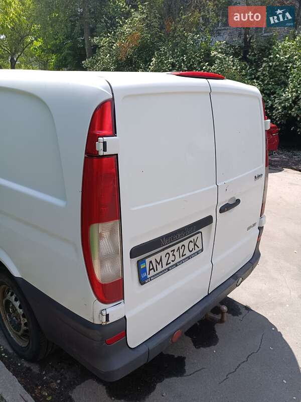 Вантажопасажирський фургон Mercedes-Benz Vito 2010 в Житомирі