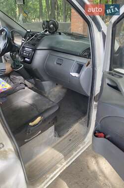 Вантажний фургон Mercedes-Benz Vito 2004 в  Вантажний фургон Mercedes-Benz Vito 2004 в