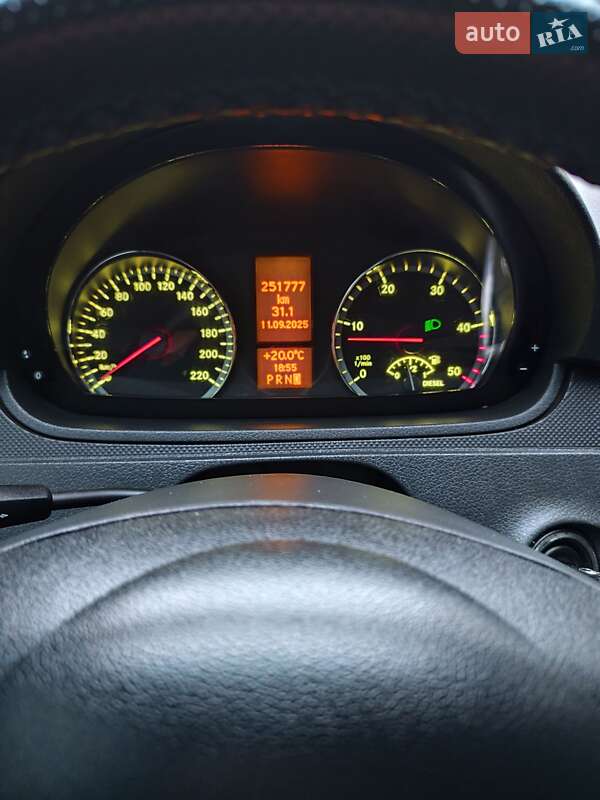 Минивэн Mercedes-Benz Vito 2011 в Кицмани