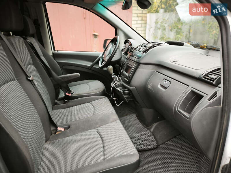 Вантажний фургон Mercedes-Benz Vito 2010 в Харкові