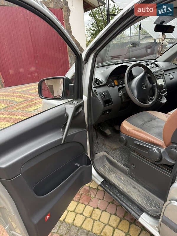 Грузопассажирский фургон Mercedes-Benz Vito 2011 в Калуше