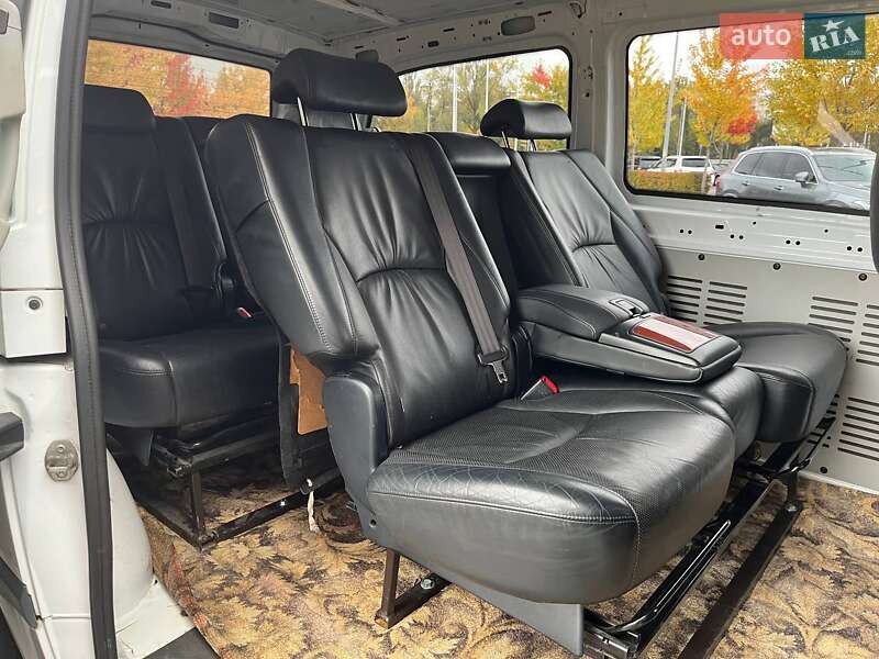 Вантажопасажирський фургон Mercedes-Benz Vito 2010 в Києві