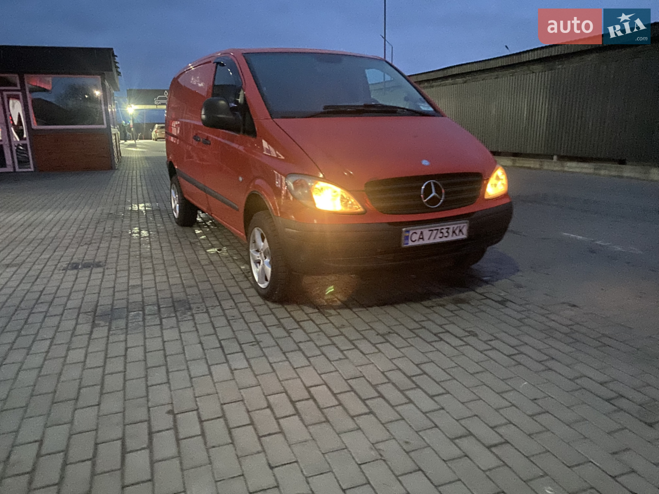 Віто 111 2.2 CDI 4х4 з автоматичною коробкою передач(грозовий ).Авто вкладень не потребує,за авто доглядали! Є маленькі нюанси по кузову,ходова частина в ідеальному стані,двигун без нарікань,автомат не пинає,переключення плавне,нова зимова гума,в автомобілі все працює,два ключі,більш детально по телефону