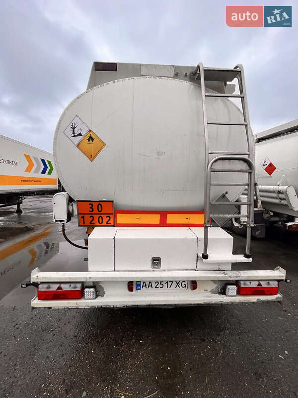 Цистерна напівпричіп Merceron М-343 SМ 2001 в Києві