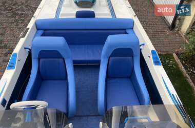 Лодка Mercruiser Magnum 2004 в 