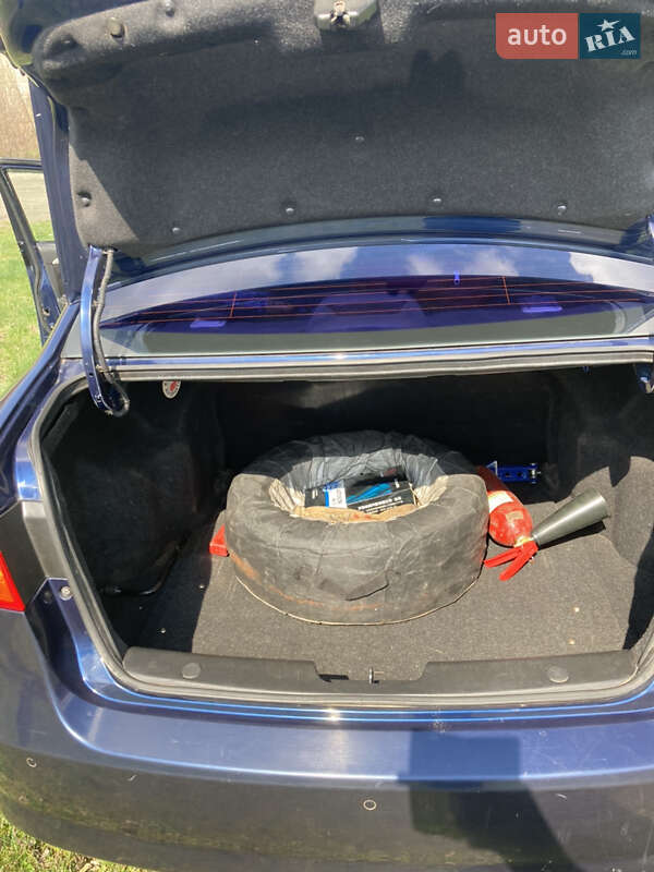 Седан MG 350 2012 в Кривом Роге