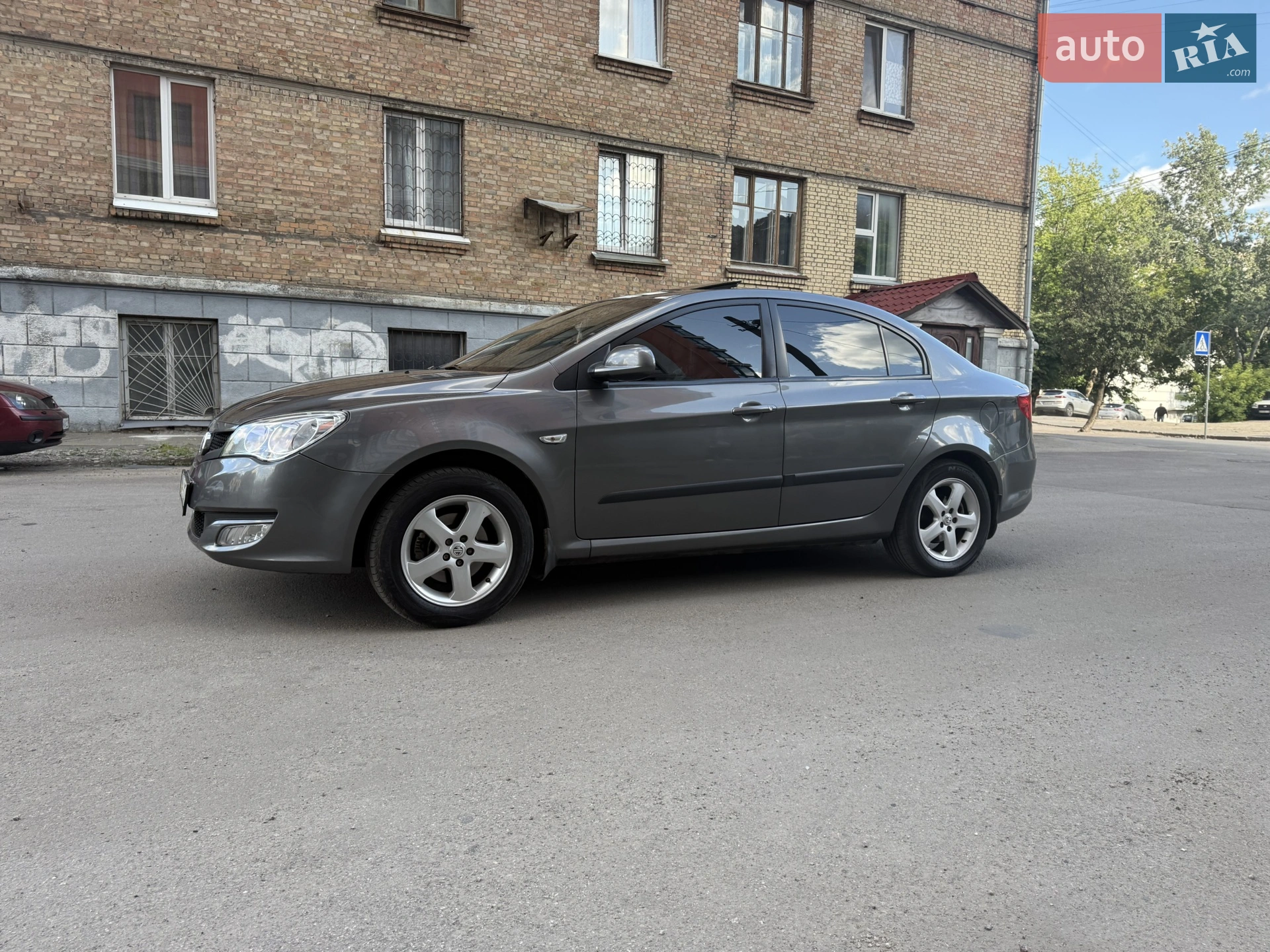 2012 MG 350 - мініатюра 5