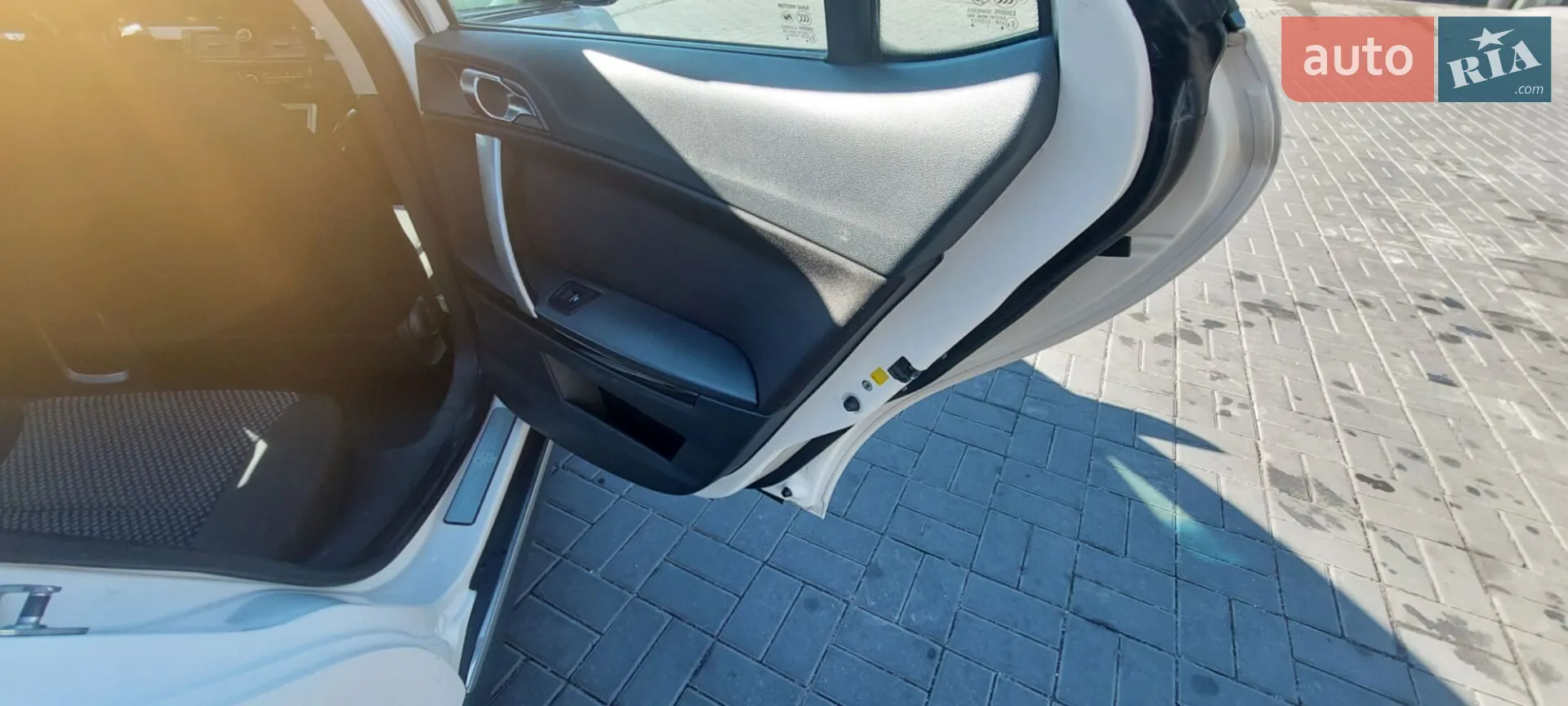 2013 MG 550 - мініатюра 34