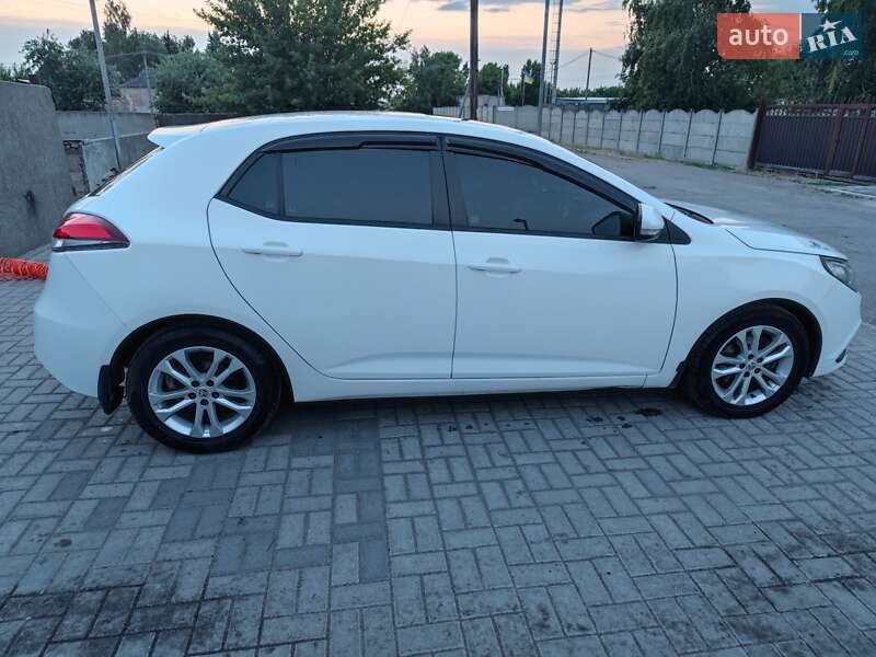 Хетчбек MG 5 2013 в 